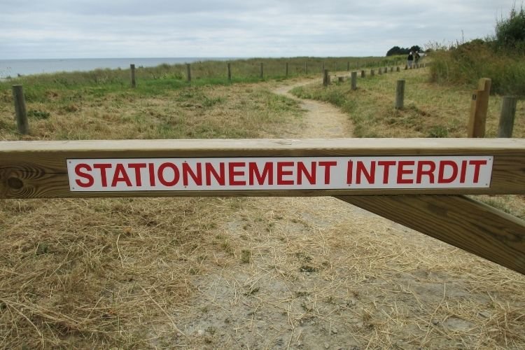 Stationnement Interdit sign